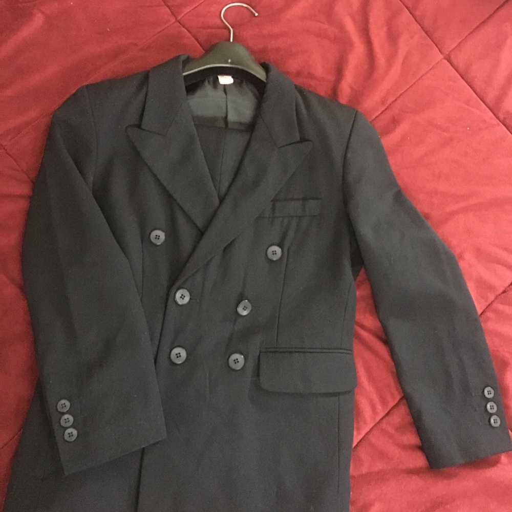 Designer Boys Crivelli 2 pc suit; like new Sz 6.